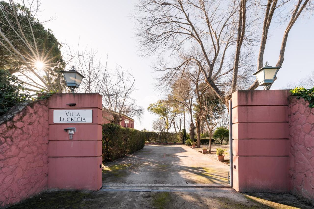 Villa Lucrecia Moron de la Frontera Bagian luar foto